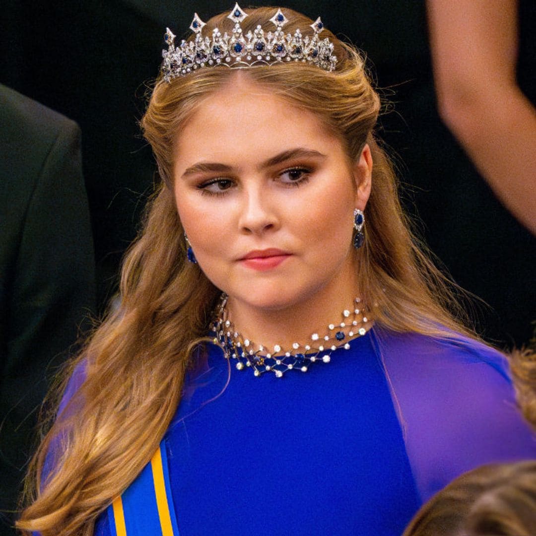 Descubrimos el truco de maquillaje más favorecedor de la princesa Amalia que estiliza el rostro