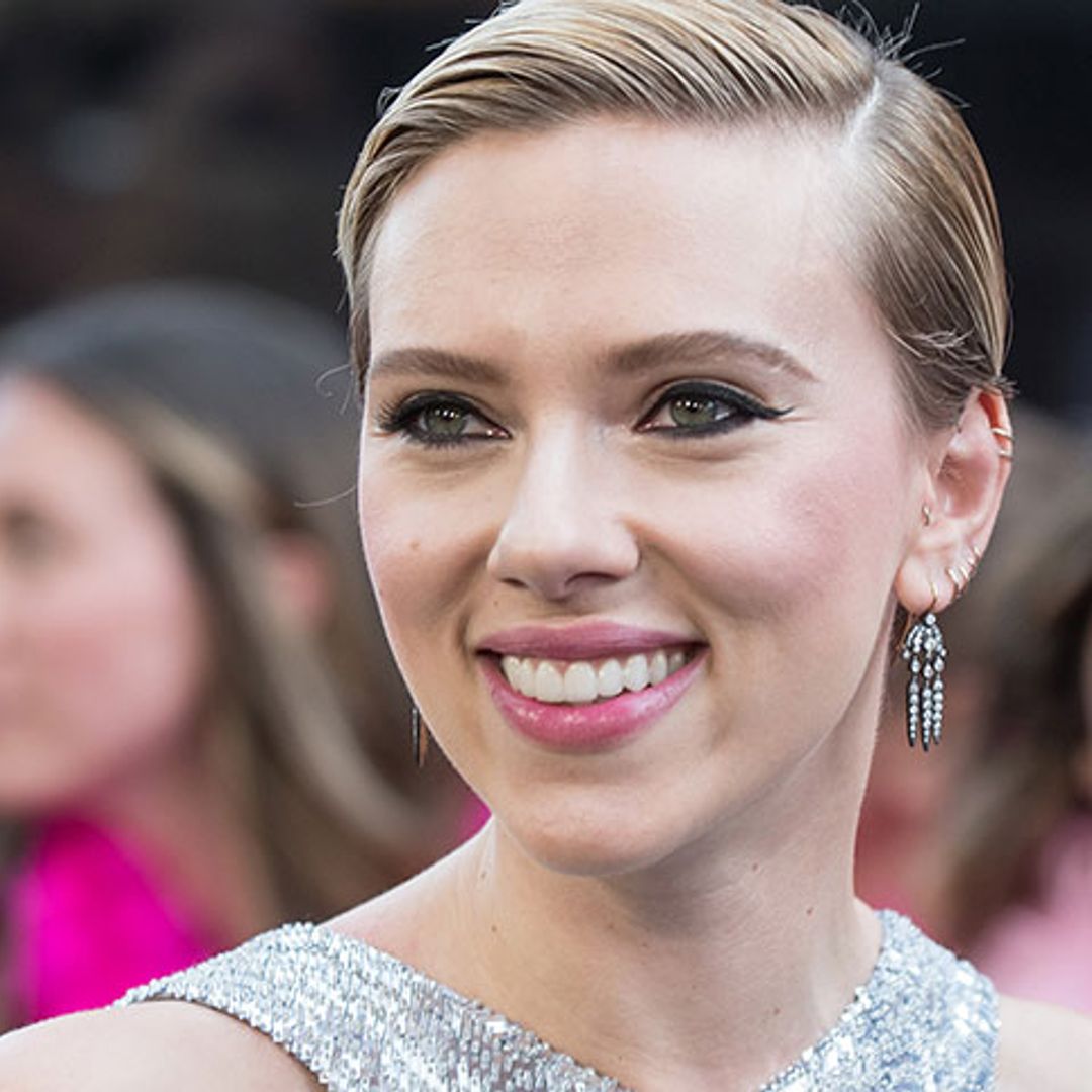 Scarlett Johansson recupera su larga melena para parodiar a Ivanka Trump