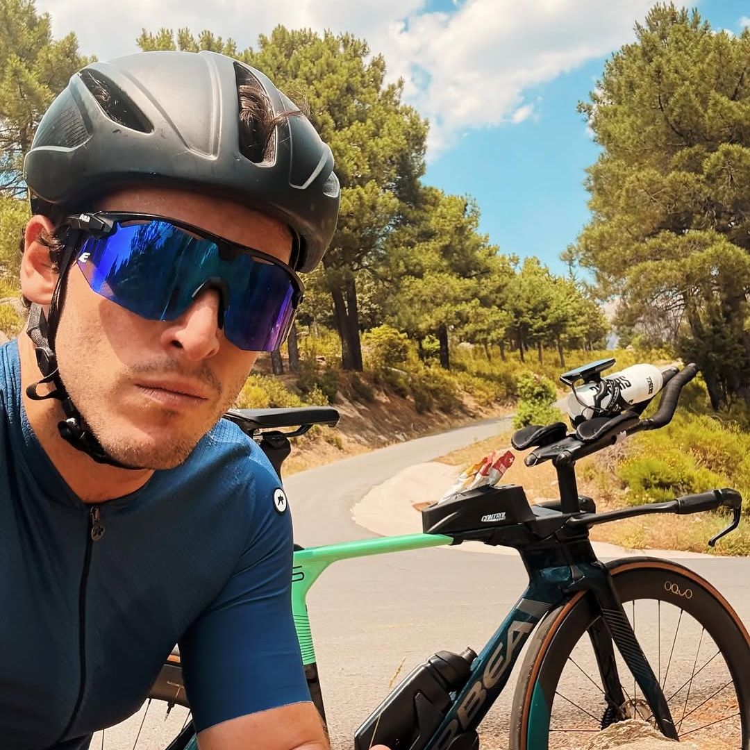 Íñigo Onieva en bicicleta por la Sierra de Guadarrama, Madrid