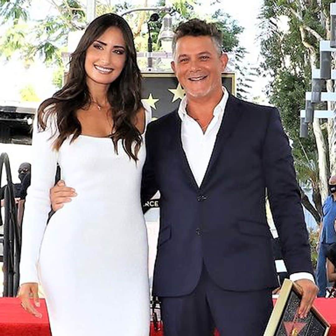 Alejandro Sanz, radiante al descubrir su estrella en el Paseo de la Fama de Hollywood junto a Rachel Valdés
