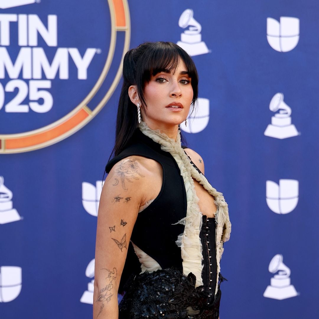 Aitana gana su primer Latin Grammy en un 'look' de inspiración gótica