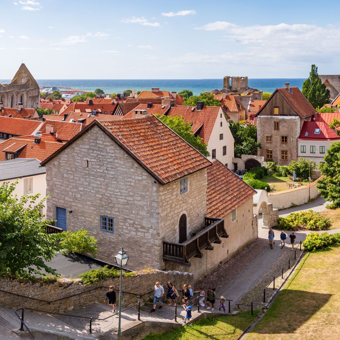 Ciudad de Visby en Gotland, la mayor isla de Suecia