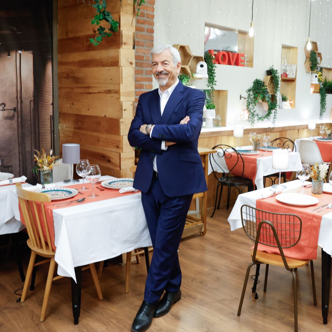 Carlos Sobera en el restaurante de 'First Dates'