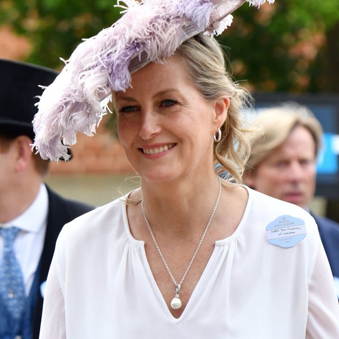 Sofía de Wessex y Zara Tindall: duelo de pamelas y tocados en Ascot