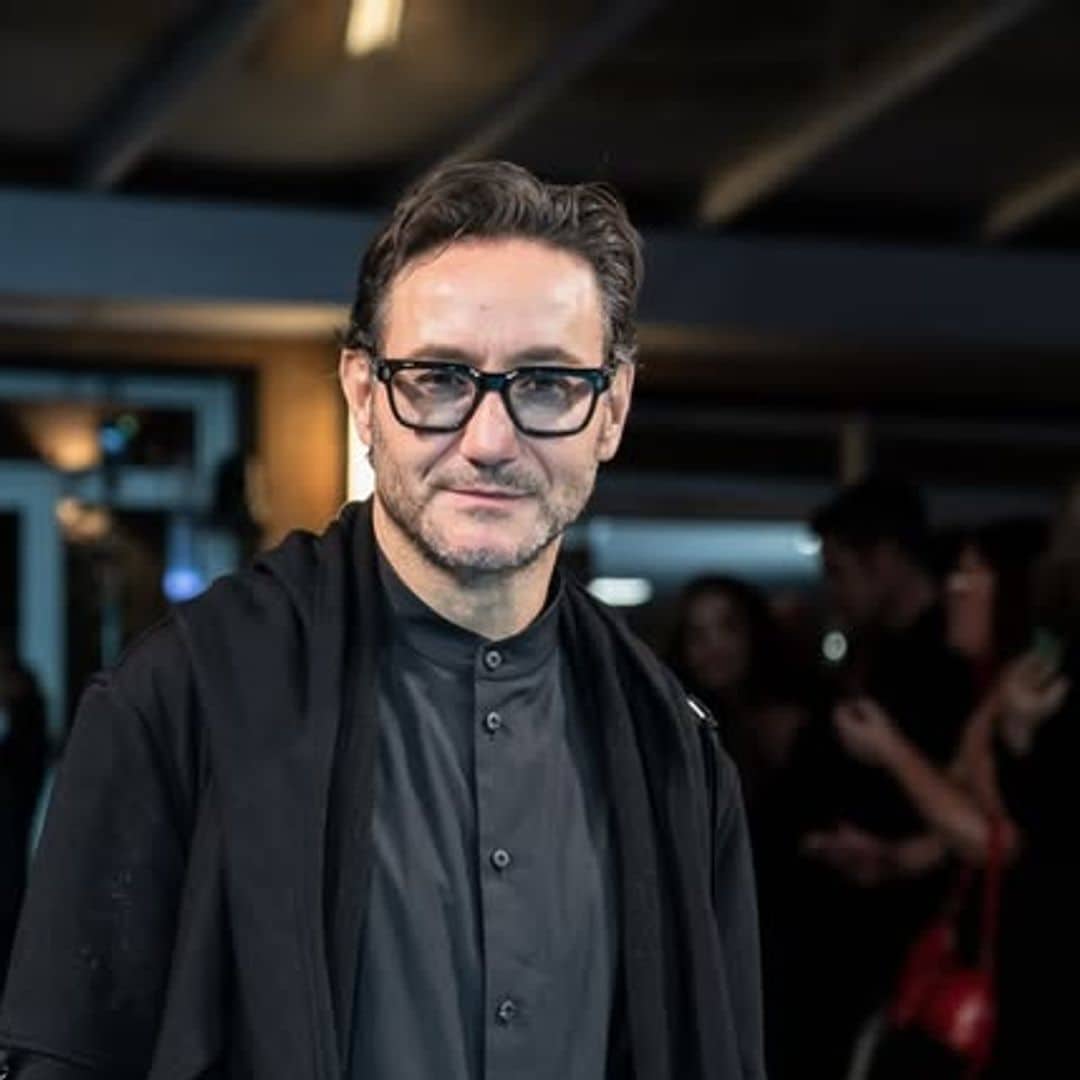 El actor Carlos Santos, de ‘Los hombres de Paco’, anuncia que será padre: "Te espero con paciencia y alegría"