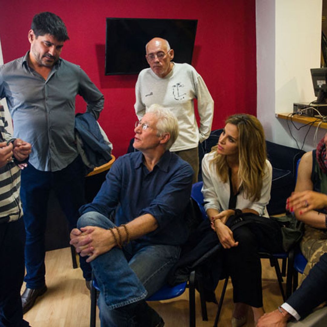 Richard Gere y Alejandra Silva visitan a los 'sin techo' en San Sebastián