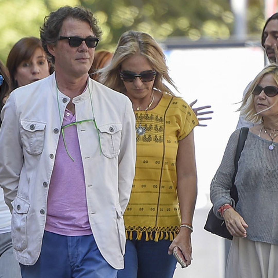 Eugenia Martínez de Irujo acompaña a la familia de Antonio Carmona en el hospital