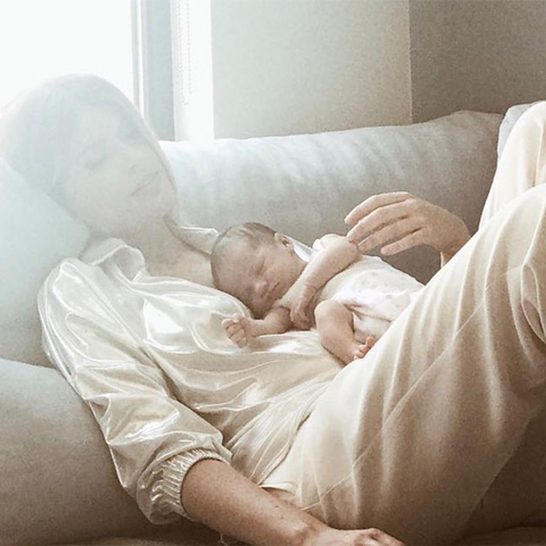 La foto más dulce de Adriana Abenia con su pequeña Luna en un día muy especial