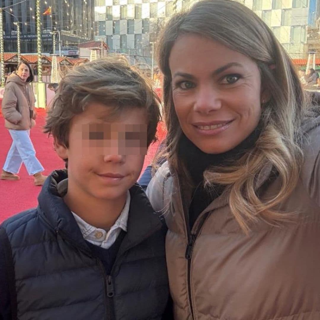 Carla Goyanes y sus hijos ayudan a los Reyes Magos en la cabalgata de Madrid tras unas navidades agridulces: "La ilusión todo lo puede"