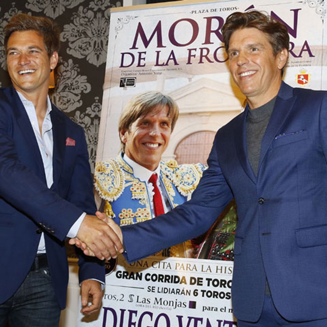 Manuel Díaz 'El Cordobés' y Julio Benítez: primer apretón de manos entre hermanos