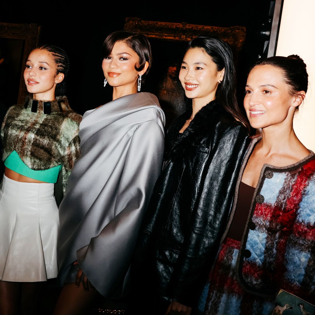 Zendaya en minivestido, la reaparición de Emma Stone y más invitadas de lujo en el desfile de Louis Vuitton en Nueva York que inicia una nueva era