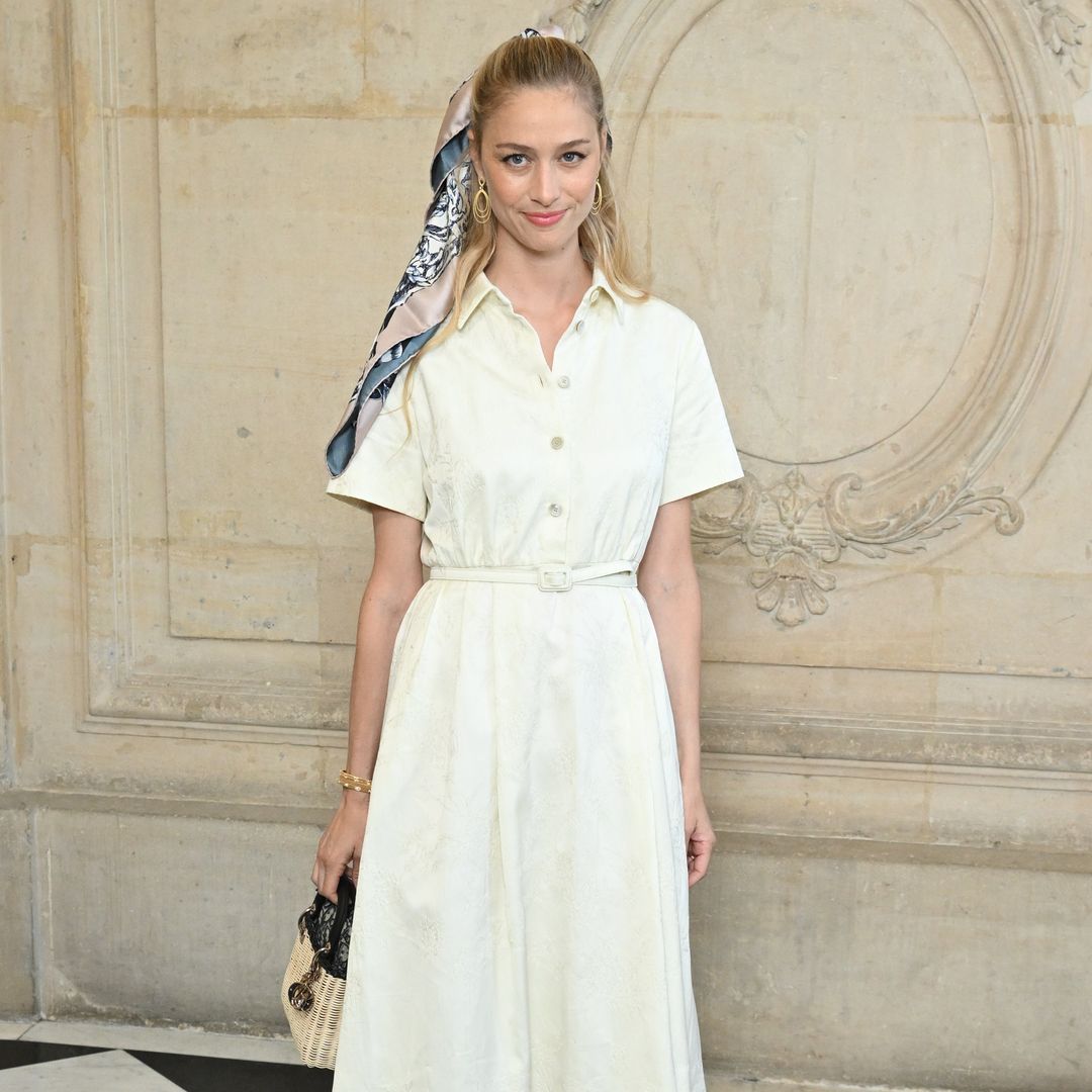 El vestido camisero de Beatrice Borromeo y otros modelos que quedan genial con alpargatas