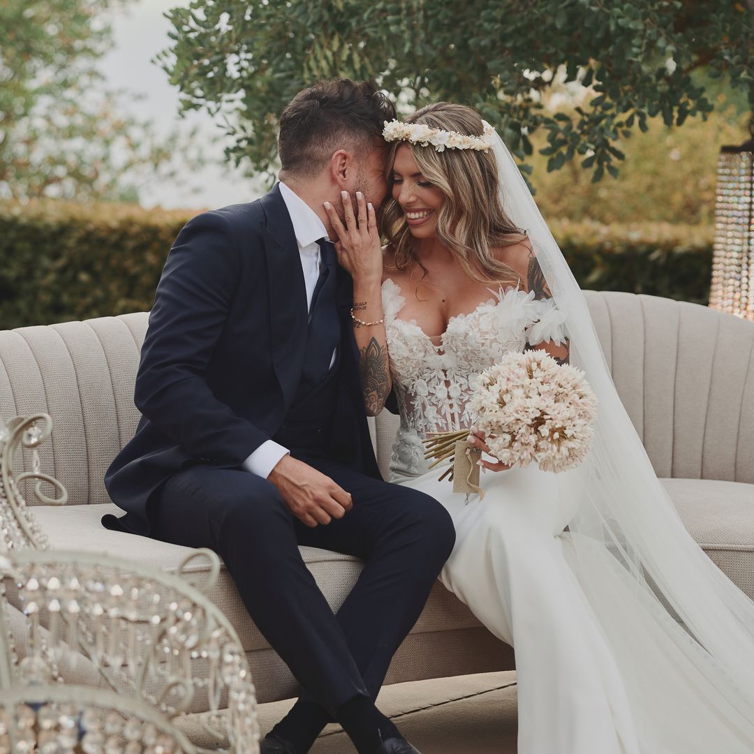 El vestido de novia de Laura Rubio en su boda con Pablo López: del corpiño de encaje con transparencias a los bordados florales con brillo