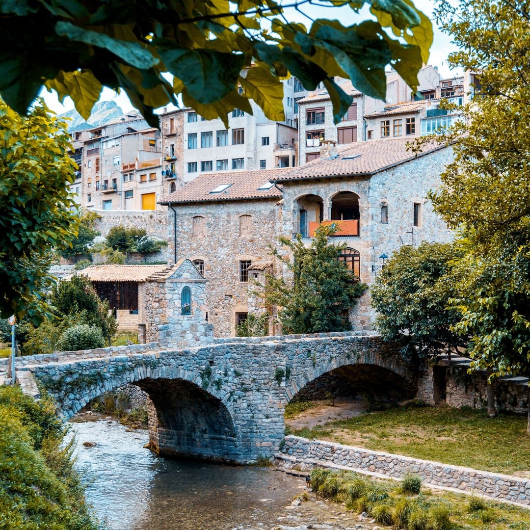 Puente medieval y villa de Bagà, Barcelona