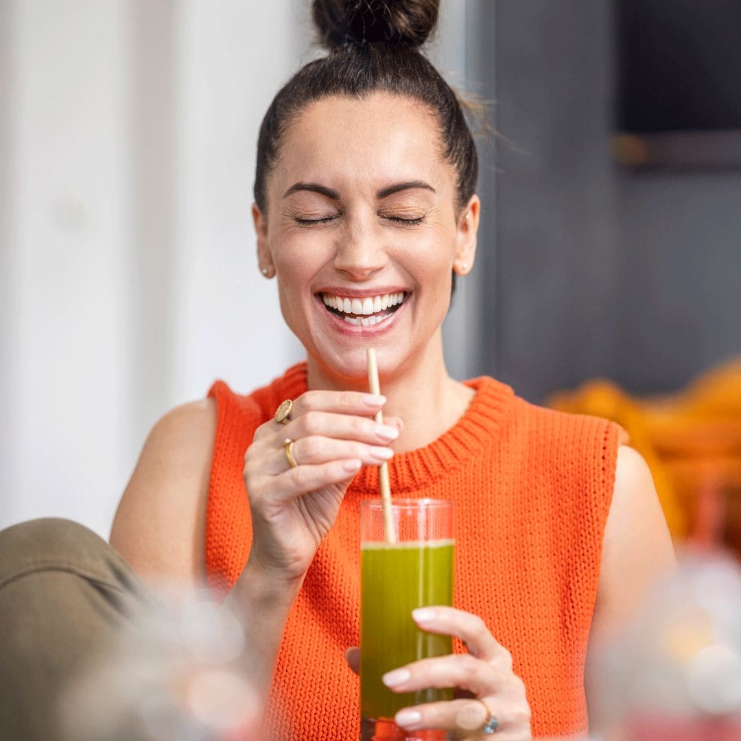 Los 4 cambios en tu dieta que pueden mejorar tu estado de ánimo y hacerte más feliz, según la biología