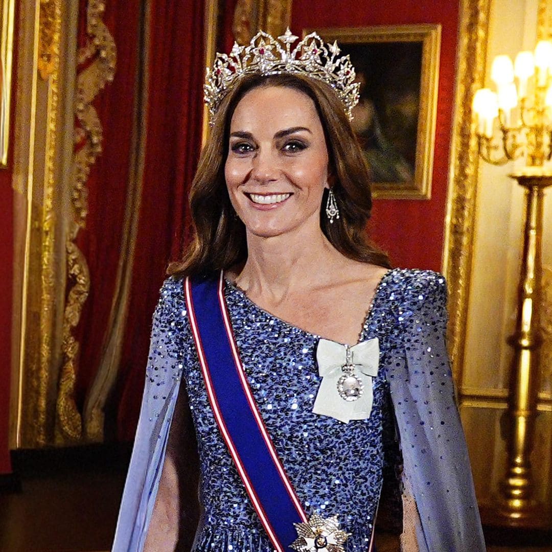 De sus románticos broches a la inusual tiara con rubíes 'protectores': las impresionantes joyas de la reina Victoria que han cruzado generaciones