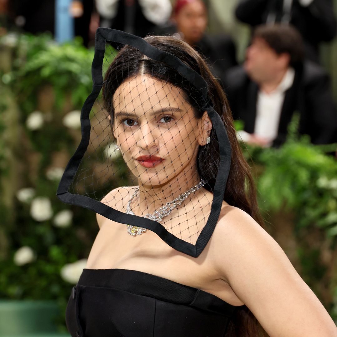 Rosalía cumple 33 y ya no quiere ser una 'Motomami': analizamos su nuevo estilo sofisticado y lady