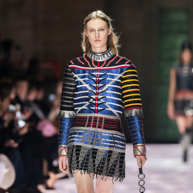 Louis Vuitton deslumbra en el Palacio de los Papas de Aviñón con su colección Crucero 2026