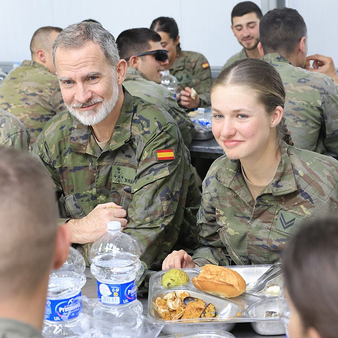 Así fue la visita sorpresa del Rey a Leonor y sus compañeros cadetes durante los ejercicios de maniobras