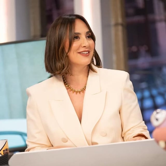 Tamara Falcó con traje blanco en 'El Hormiguero'