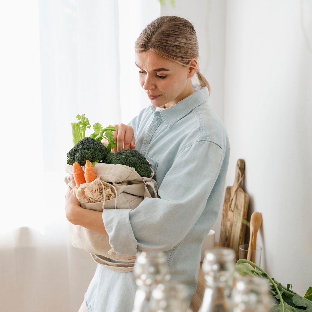 Los 3 superalimentos que debes comer si tienes más de 50 y la menopausia, según esta nutricionista