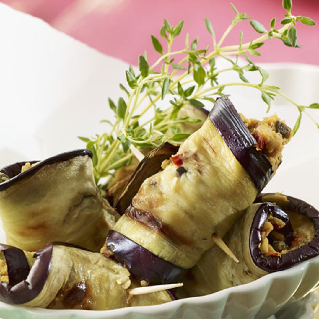 Rollitos de berenjena rellenos de huevo y anchoa