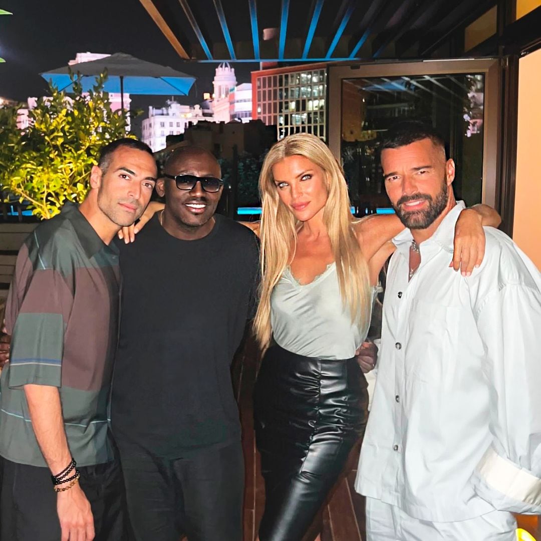 El exclusivo plan de Ricky Martin tras su concierto en Madrid acompañado de Esther Cañadas y Jon Kortajarena
