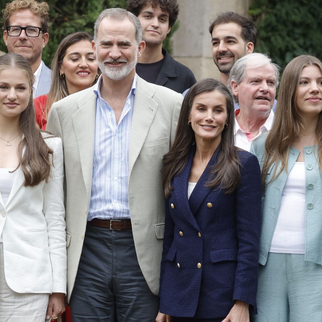 La última foto de los Reyes y sus hijas en Girona, antes de afrontar su semana más dispar repartida entre Mallorca, Basilea y Tenerife