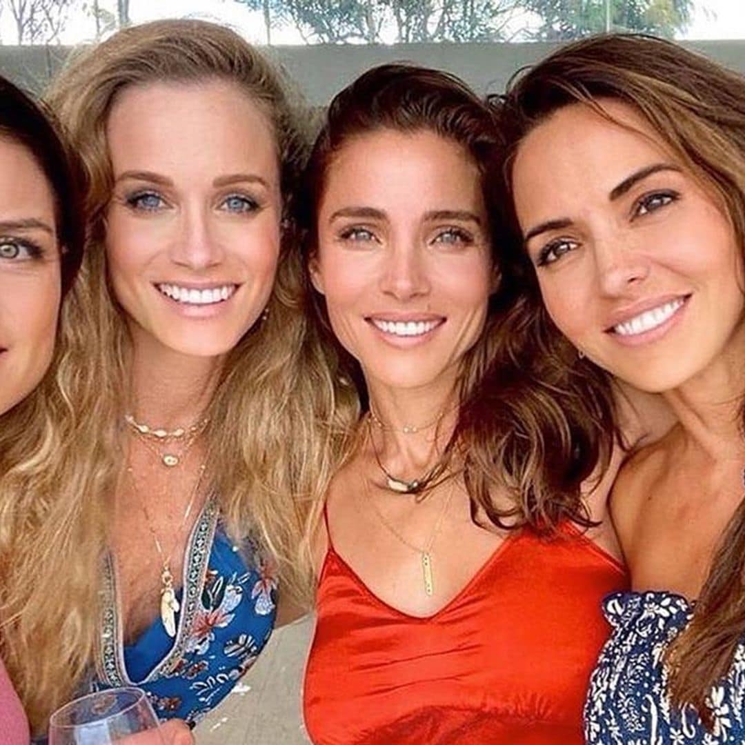 Elsa Pataky se reencuentra con sus amigas y comparten una peculiar afición