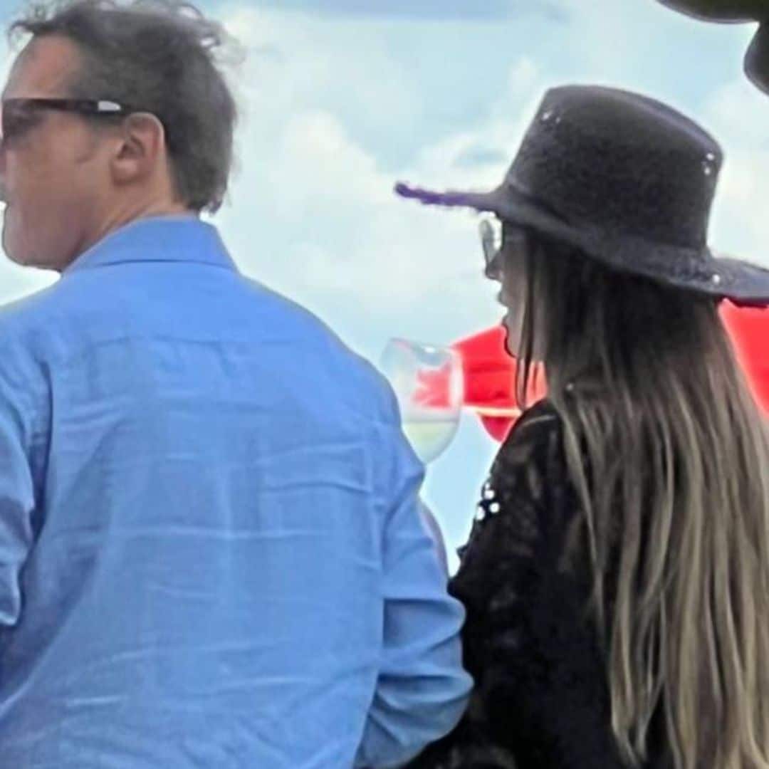 Luis Miguel es captado con su novia, Mercedes Villador, en las playas de Miami