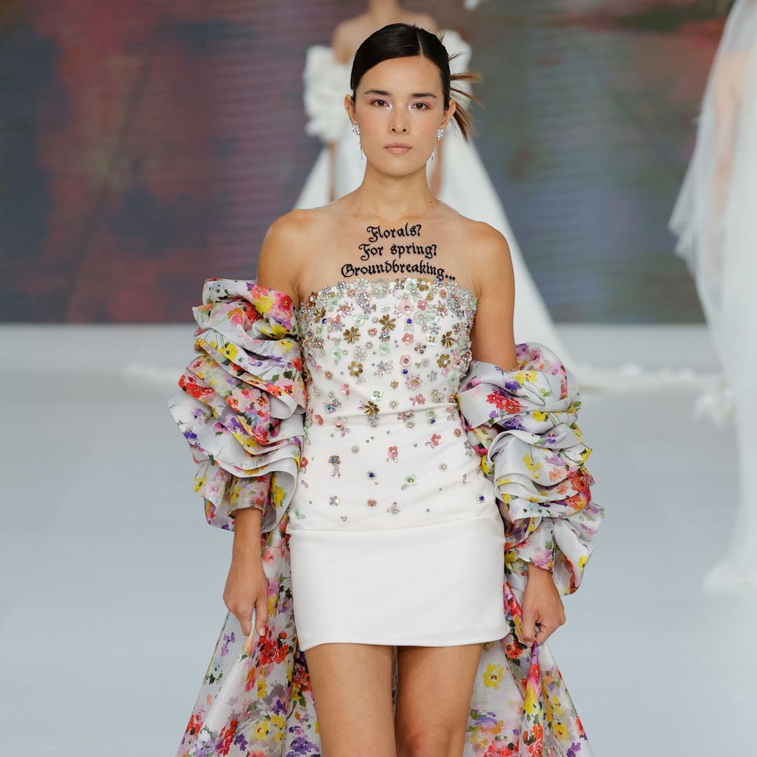 Mariano Moreno desafía a Miranda Priestly con una colección de novias inspirada en un jardín: pura fantasía, plumas y lujo creativo