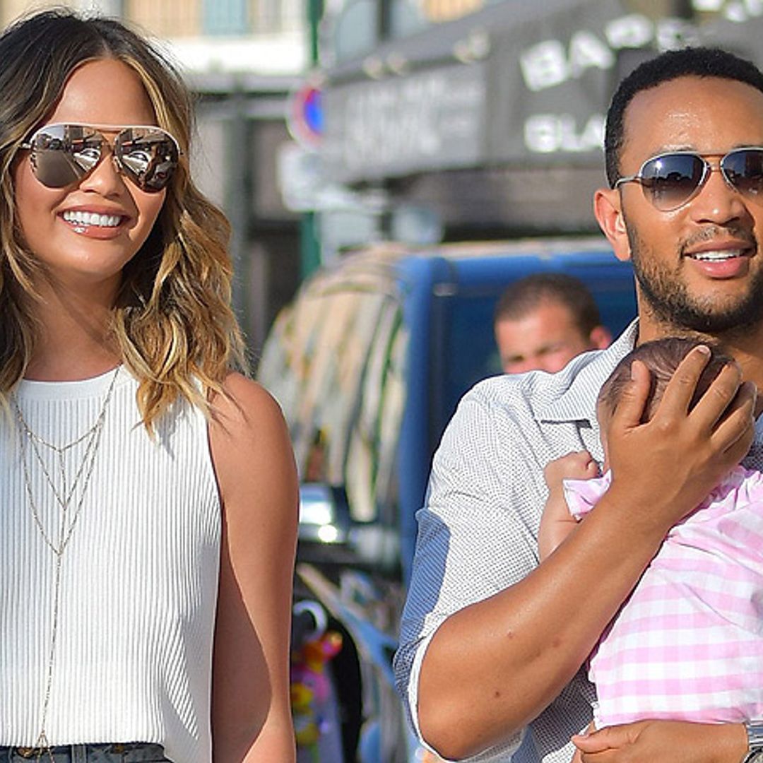 John Legend y Chrissy Teigen disfrutan de sus primeras vacaciones con su 'muñeca'