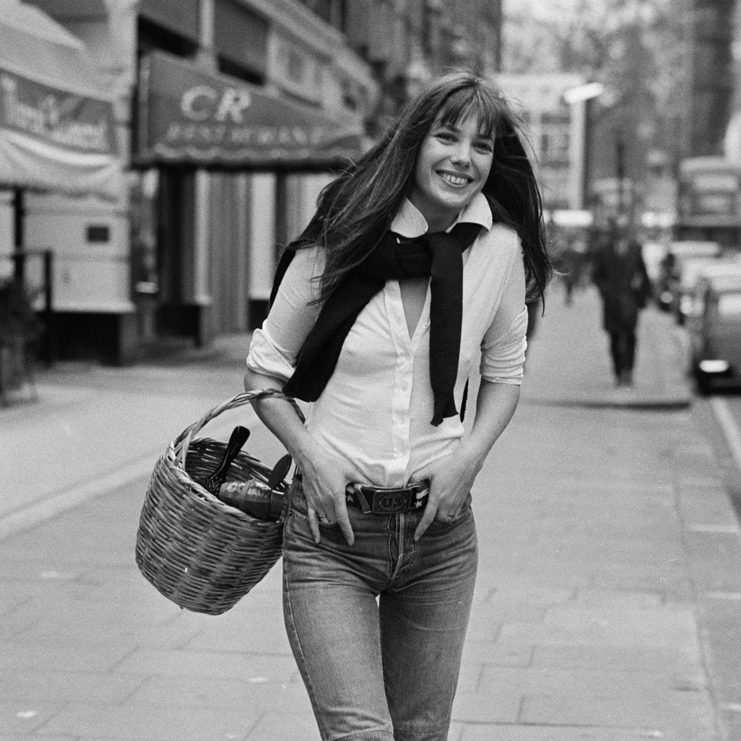 El 'efecto Jane Birkin' en la Generación Z: por qué su cesta de mimbre es el bolso más cool del verano