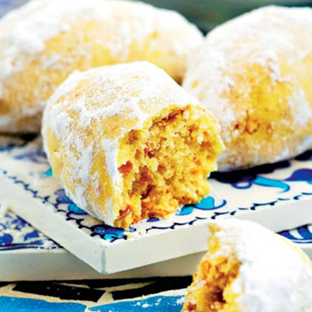 Bizcochitos de almendra y agua de rosas