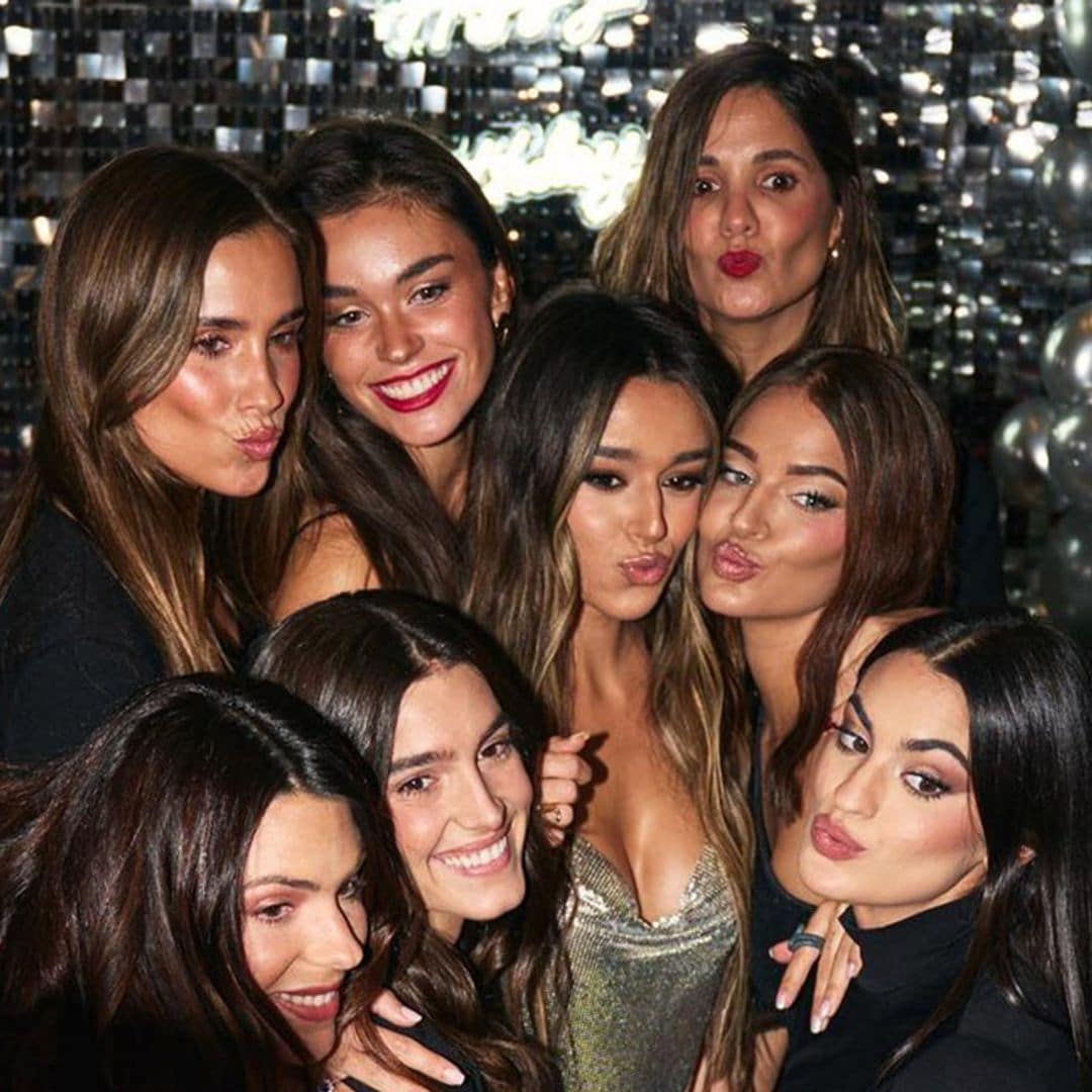 El fiestón de cumpleaños de Marta Díaz rodeada de 'influencers', bailando y haciéndose tatuajes