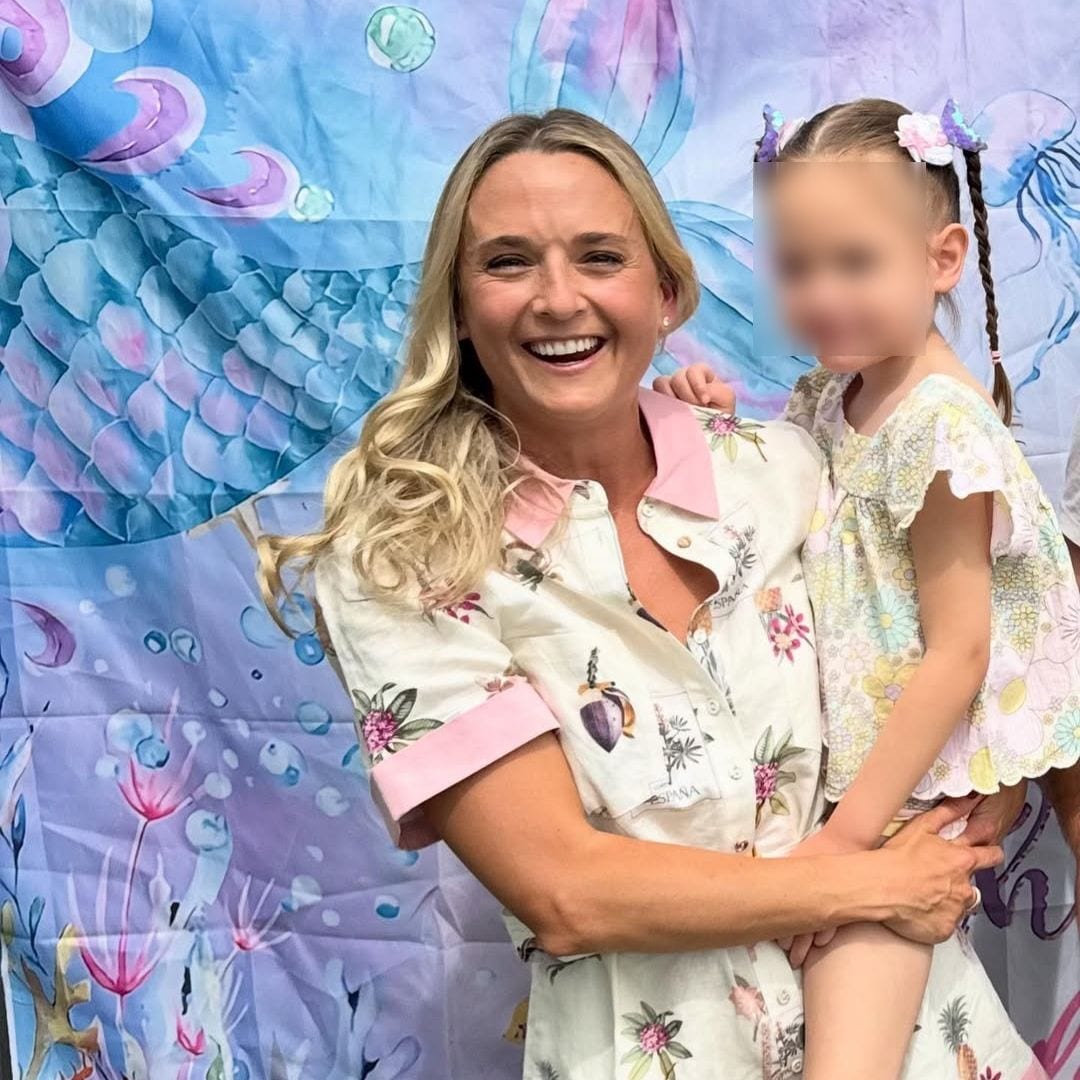 La influencer Erin Oudshoorn anuncia la muerte de su hija de 6 años por el síndrome de West: "Falleció en nuestros brazos"