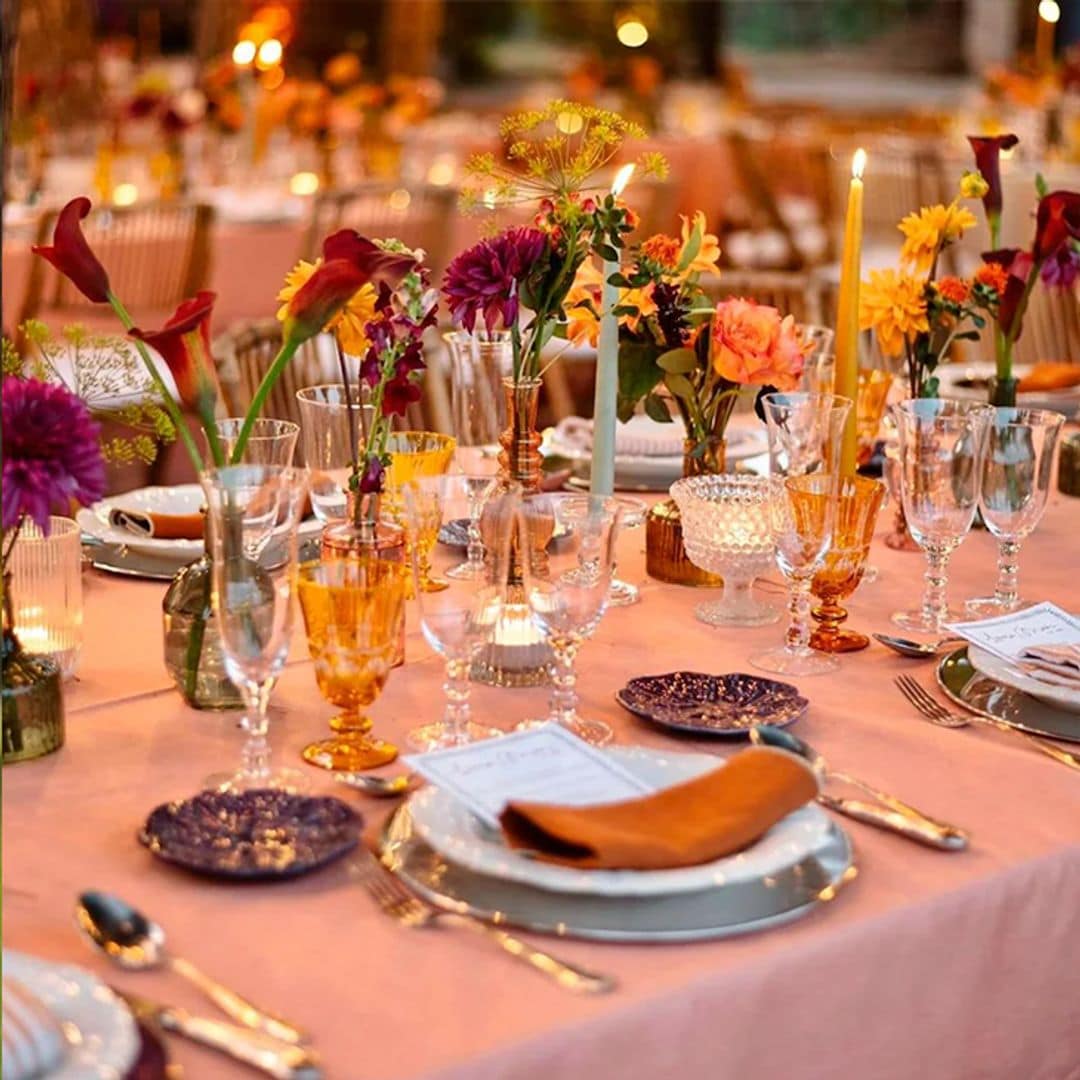 Las mesas de boda más elegantes tienen flores pequeñas: 11 ideas para inspirarte