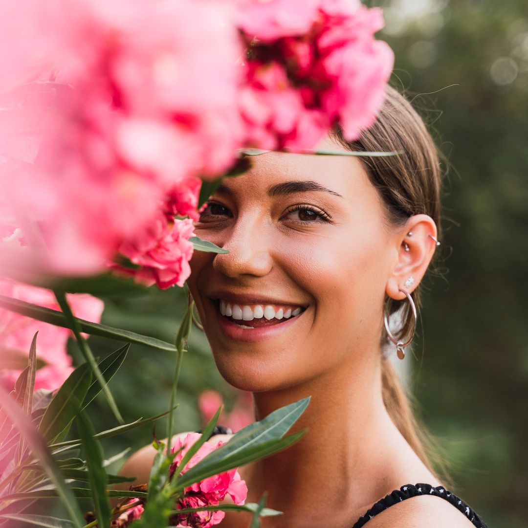 Cómo los perfumes florales y cítricos nos cambian el estado de ánimo según una experta