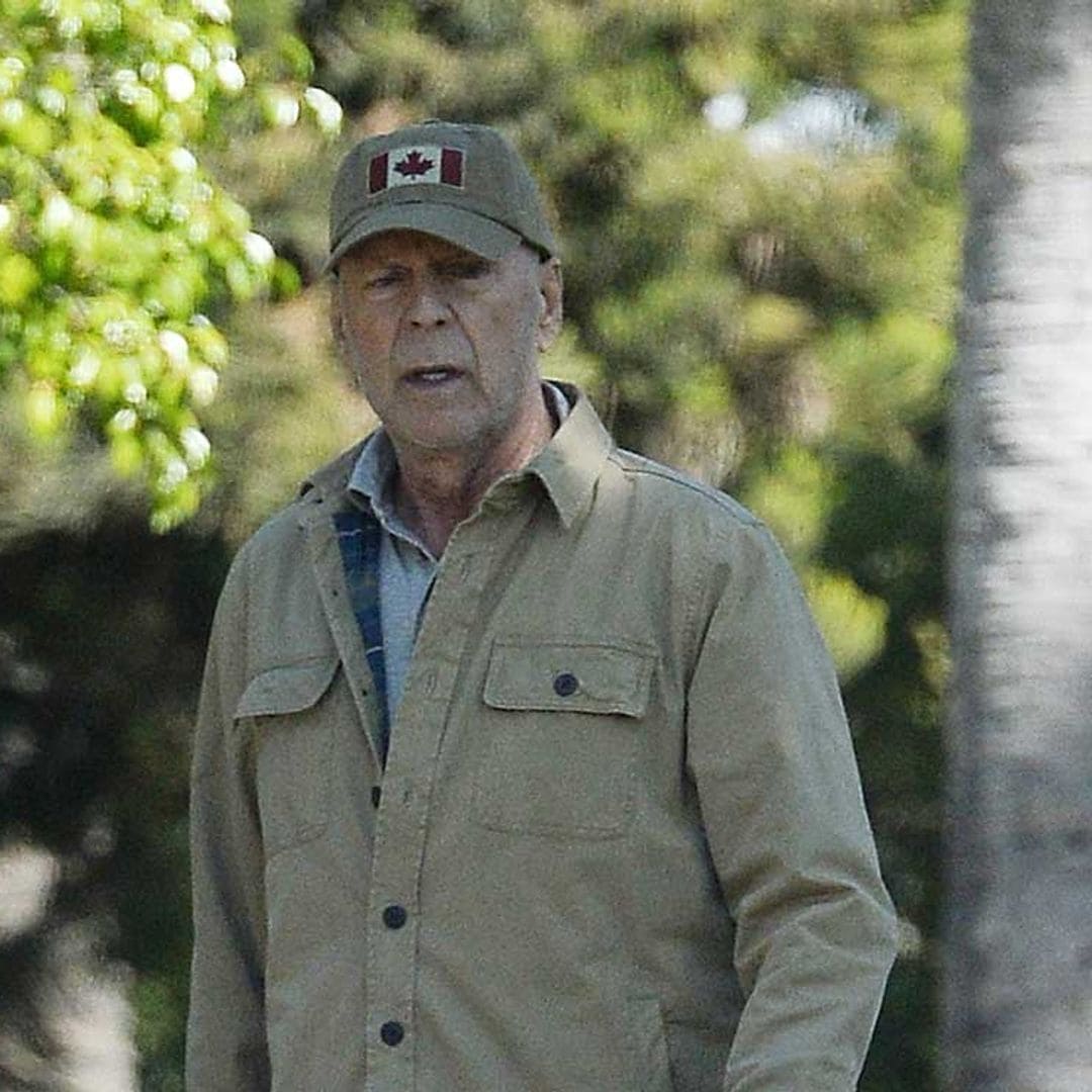 Mucho más delgado, paseando e intentado pasar desapercibido: así ha sido la nueva reaparición de Bruce Willis