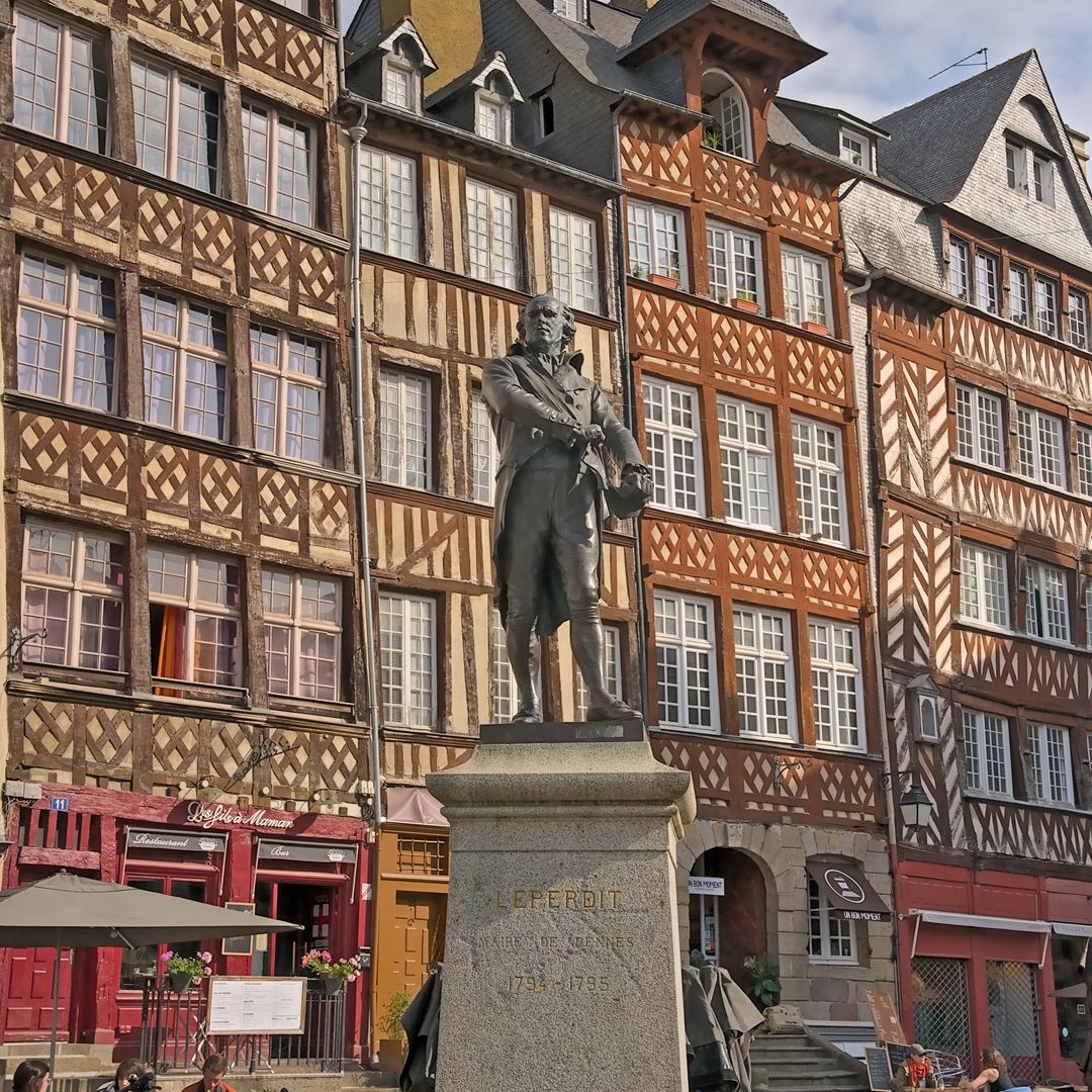 Estatua en Rennes de Jean Leperdit 