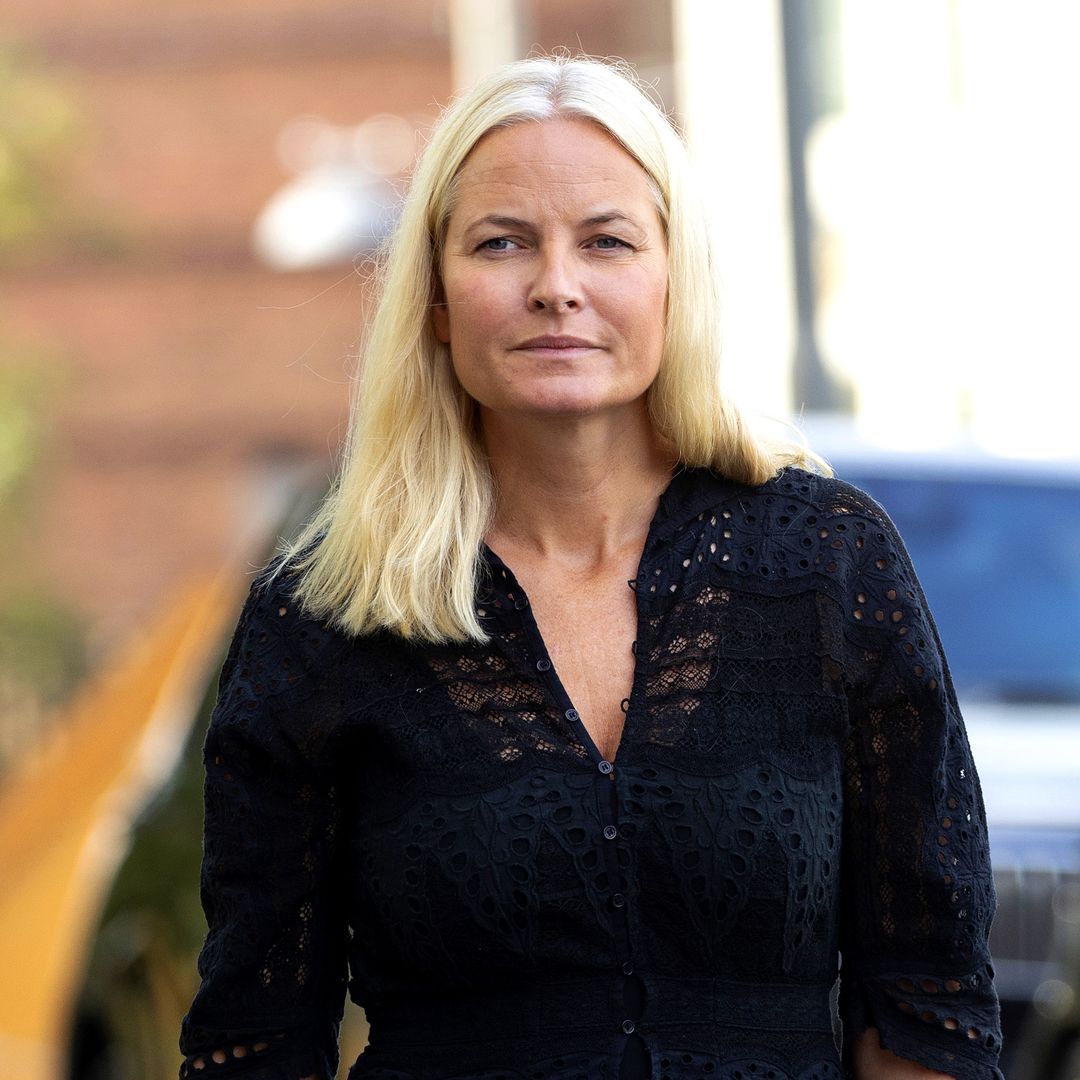 Se descubre la foto familiar inédita y favorita de Haakon y Mette-Marit con sus 3 hijos, un retrato íntimo de sus años más felices como matrimonio