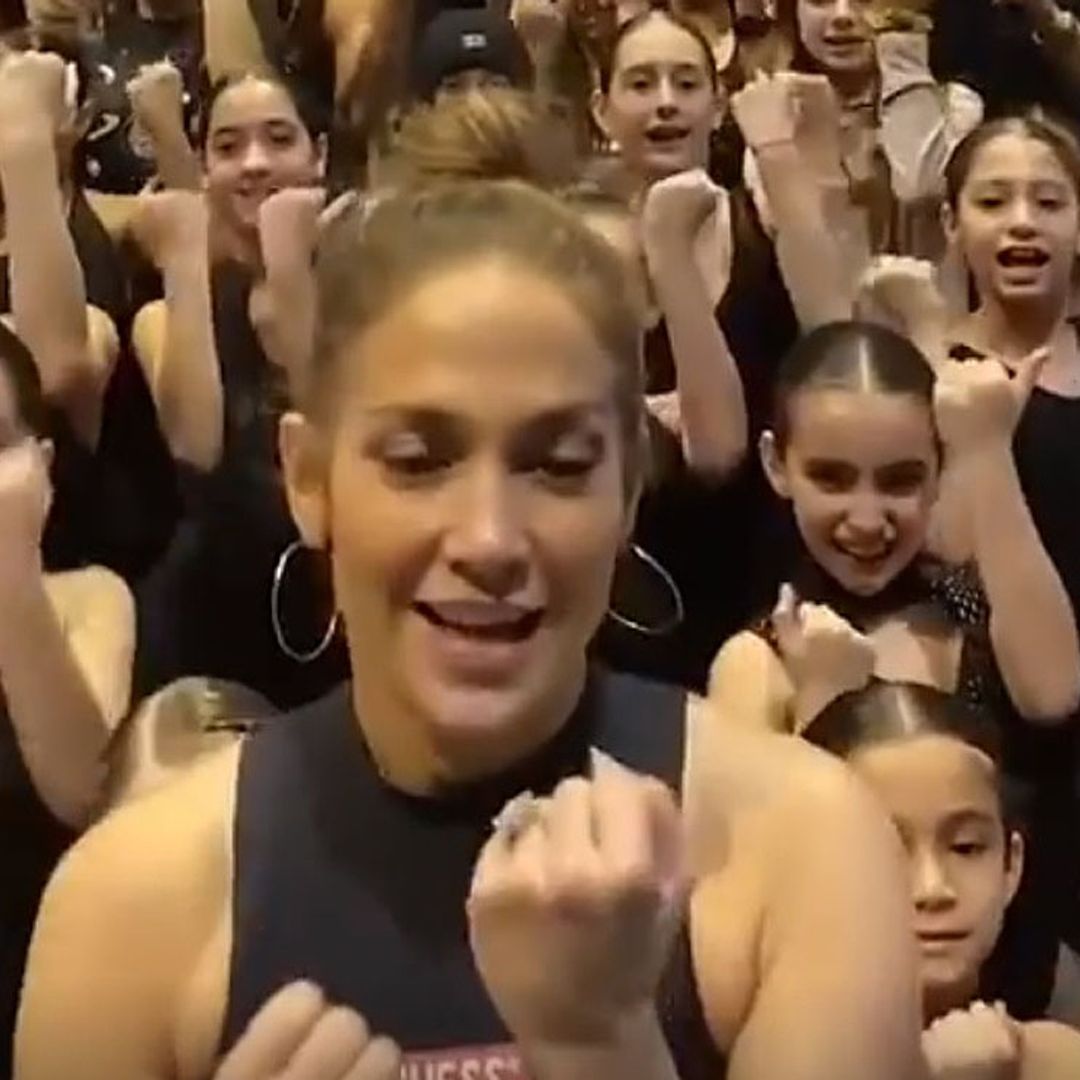 ¡Buscando a Alex Rodríguez! ¿Eres capaz de encontrarlo entre las bailarinas de Jennifer Lopez?