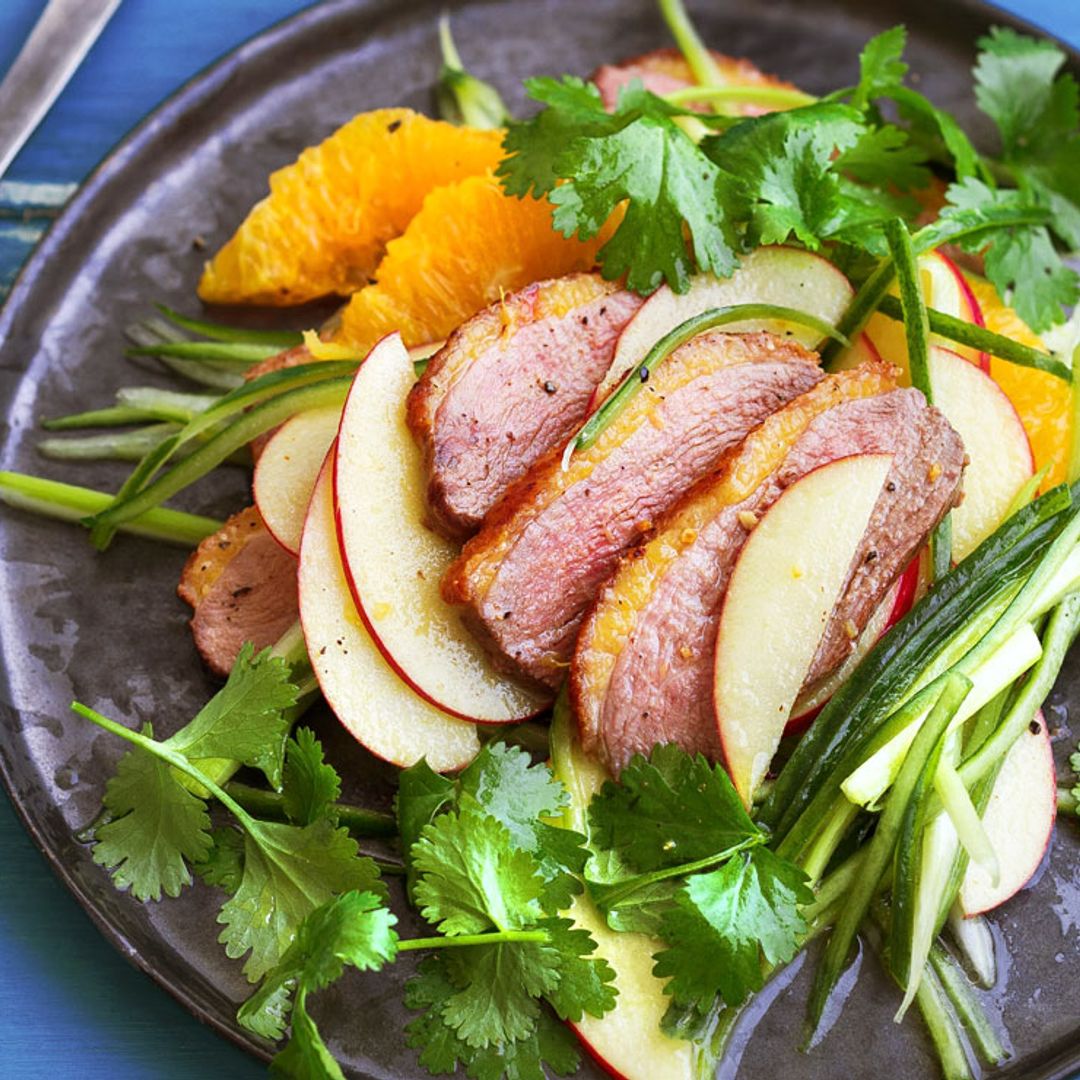 Ensalada de magret de pato, naranja y manzana