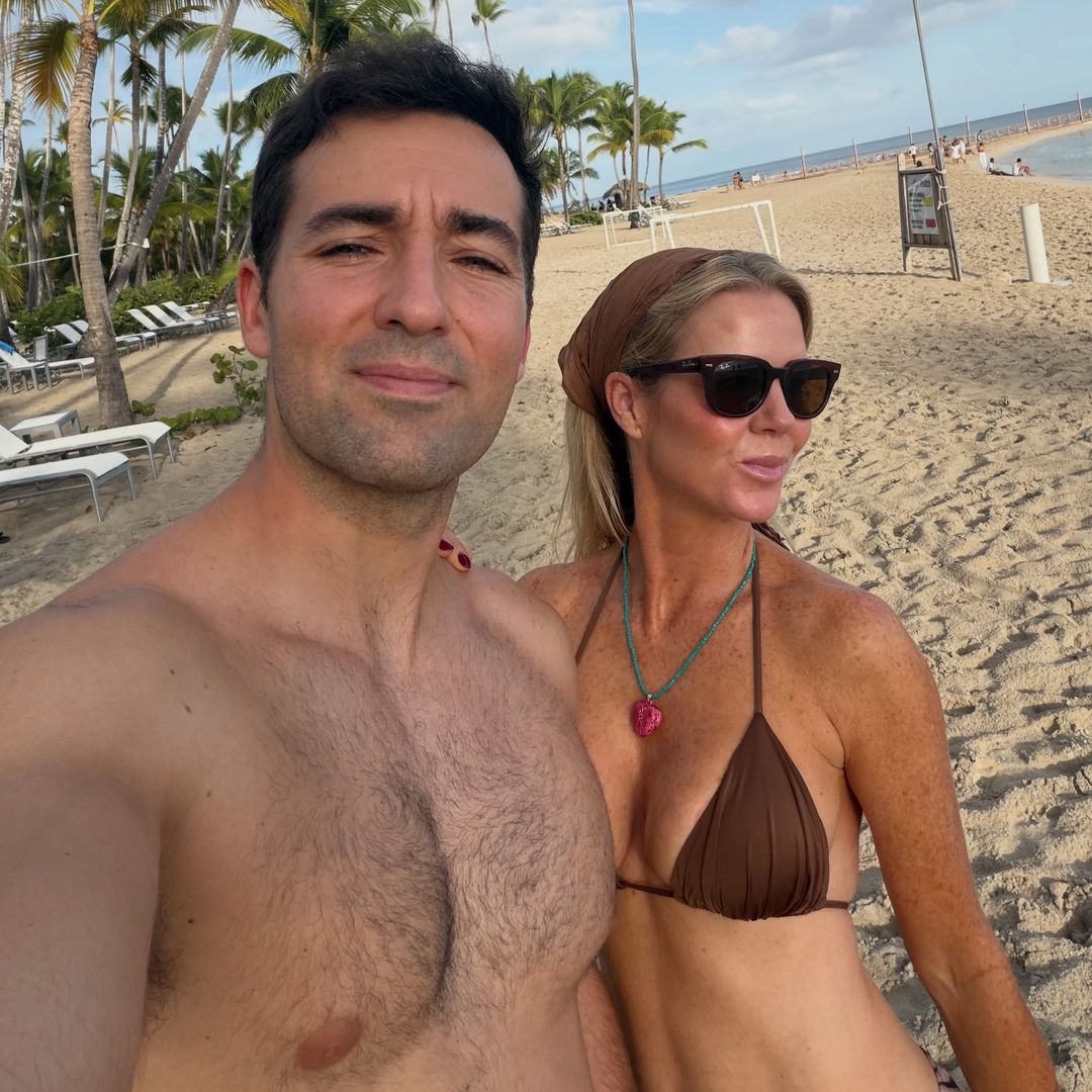 La escapada al paraíso de Amelia Bono y su novio, Alejandro Reina, presumiendo de cuerpazos: "Muy afortunada"