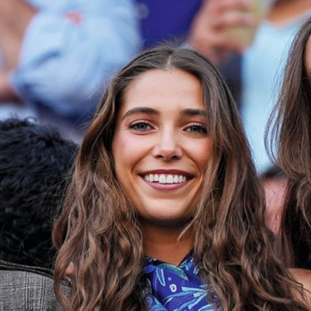 Su novia, Marina Díaz, muy sonriente, fue testigo del histórico momento