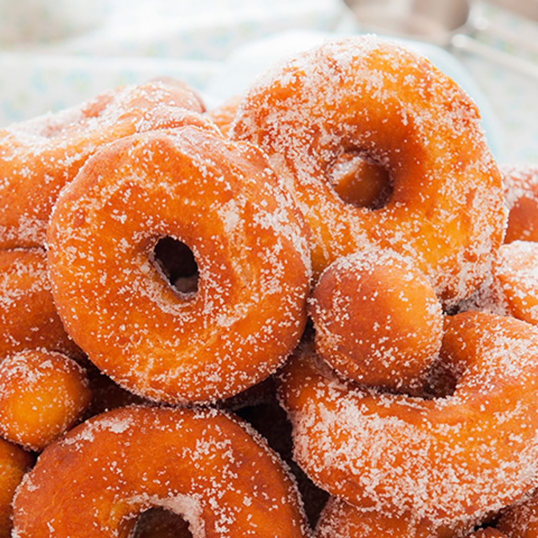 Rosquillas fritas con extracto de vainilla, un toque de sabor diferente para una receta tradicional