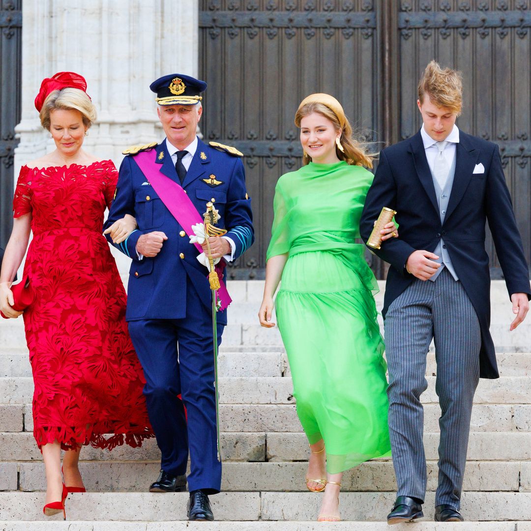 La princesa Elisabeth de Bélgica, ajena a la polémica de Trump con su universidad, acude con sus 3 hermanos al Día Nacional