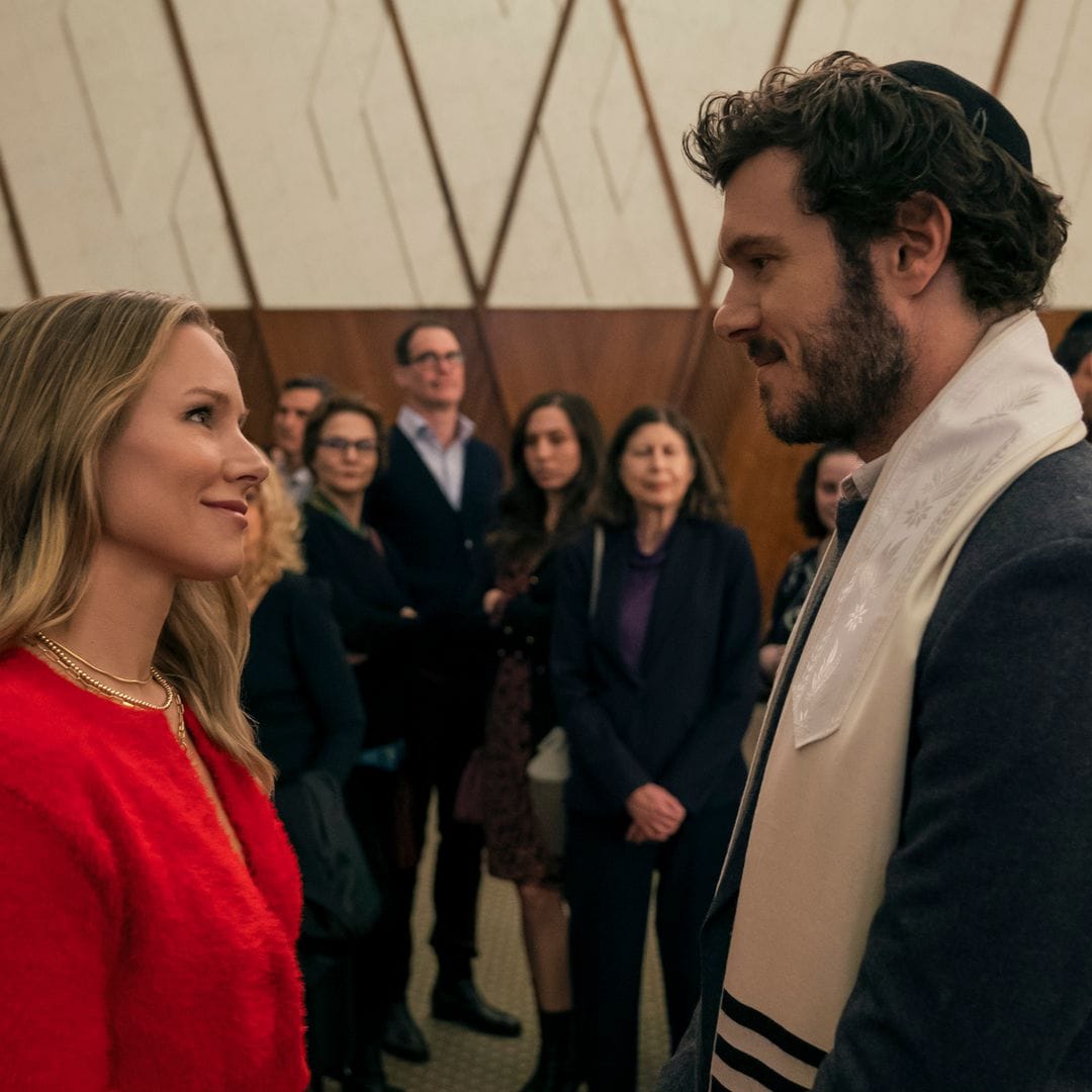 Kristen Bell y Adam Brody en la serie de Netflix 'Nadie quiere esto'