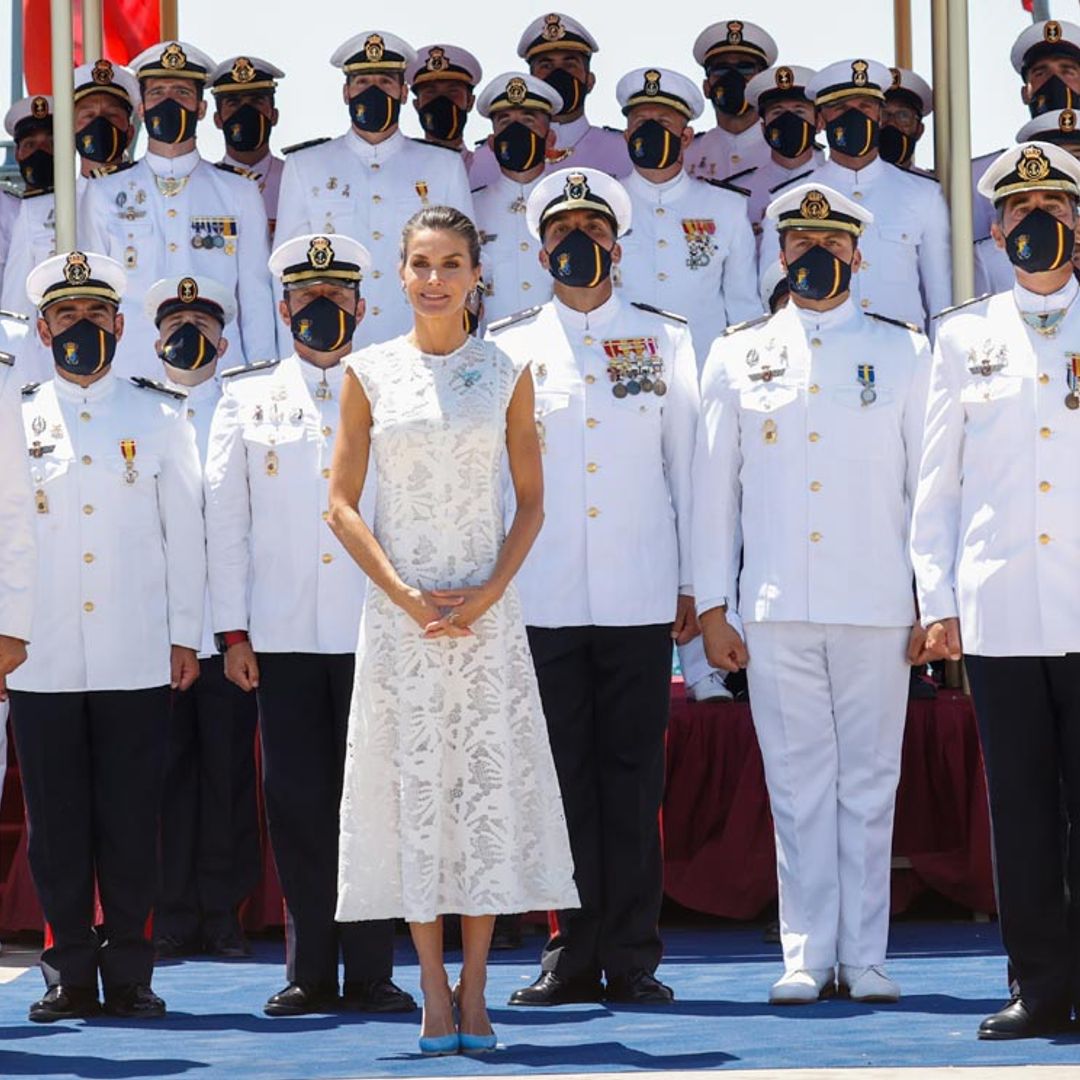 La reina Letizia amadrina la entrega de la bandera nacional en Cartagena