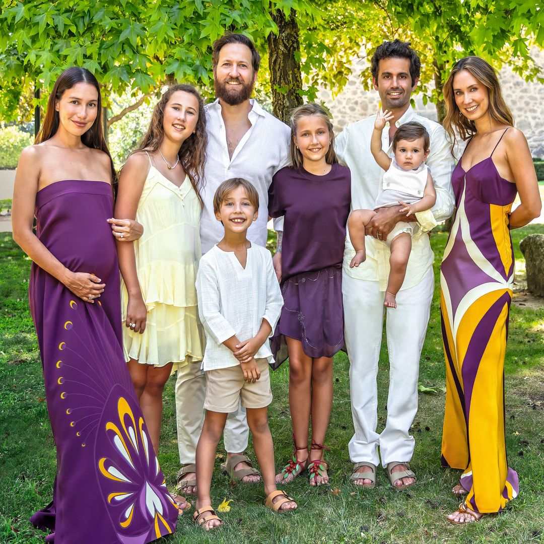 Grace y Melissa Villarreal posan por primera vez junto a sus familias en un verano de lo más especial: "Nos encantaría que nuestros hijos fueran mejores amigos"